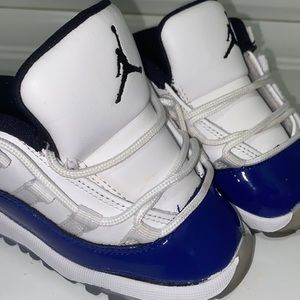 Navy and white Jordan’s size 8c